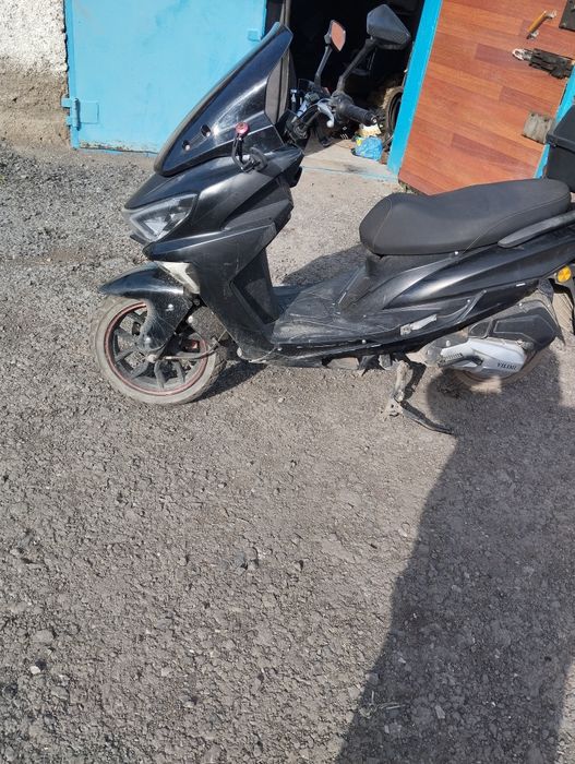 Продам скутер 150 кубов