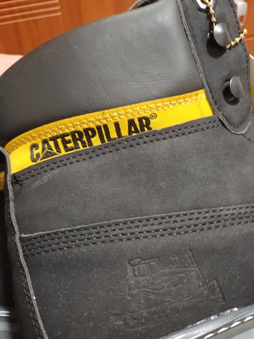 Продам новые ботинки