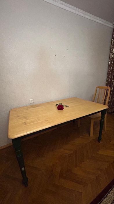 Продаю стол и два стула