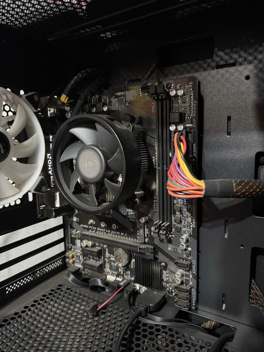 Vand KIT procesor + placa de baza + sursa + carcasa