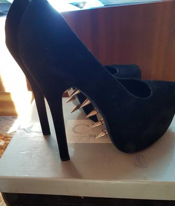 Черни велурени токчета