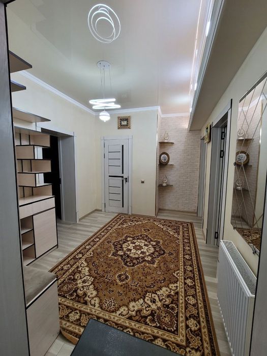 Шахар марказида жойлашган 3 хонали квартира ижарага берилади