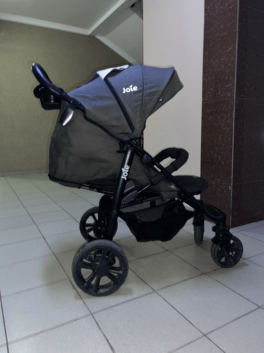 Коляска Joie
