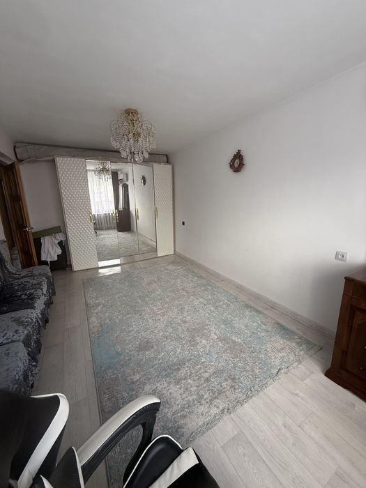 Квартиру продаю срочно 5 мик