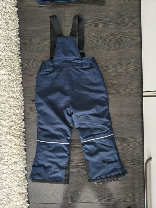Vând pantaloni și geaca de ski pentru copii, mărimea 98/ 110.