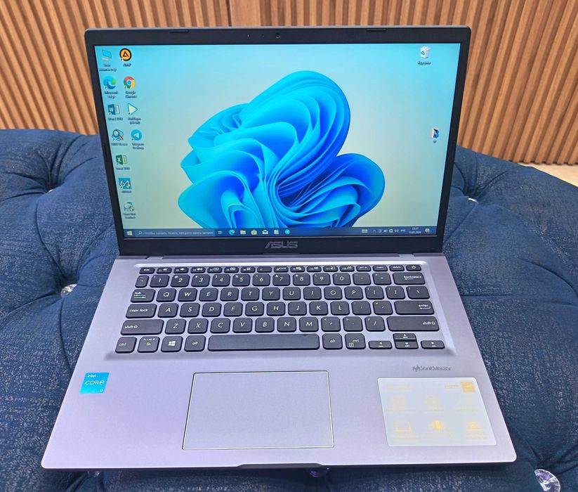 Noutbuk Asus core i3 11-avlod kam ishlagan ideal.