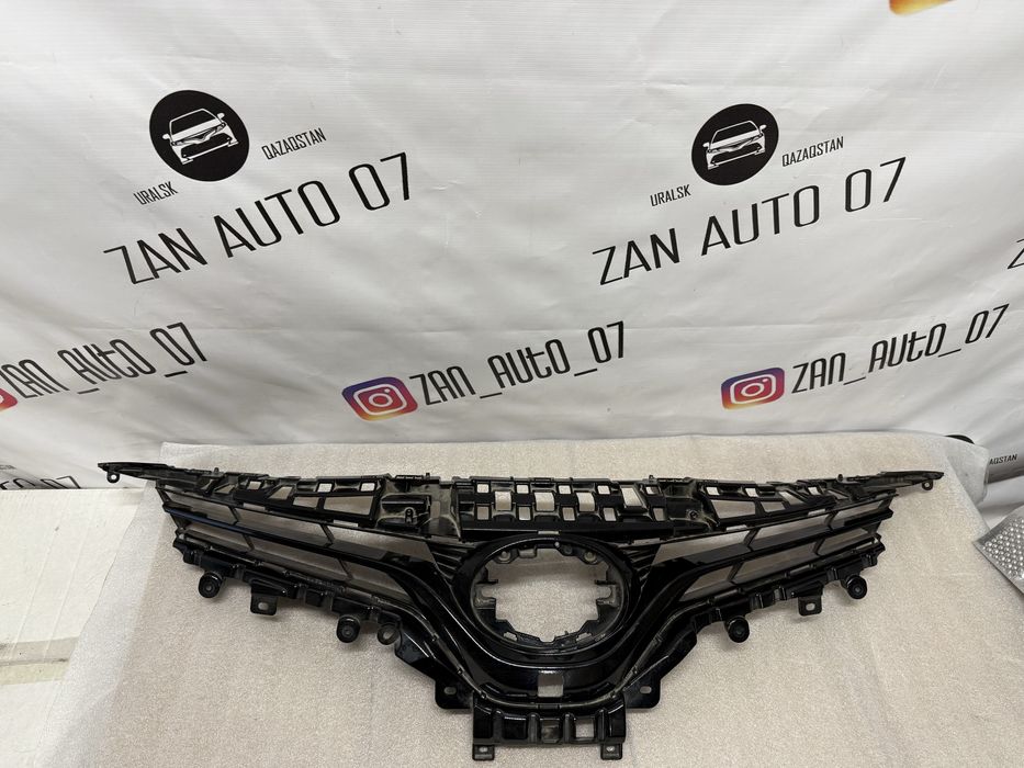 Решетка радиатора верхняя камри 70, Camry v70