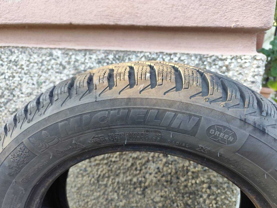 4 зимни гуми 175/65 R15 – 1 Michelin + 3 Dunlop. Продават се заедно.