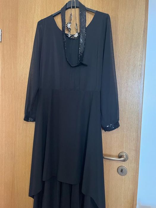 Rochie neagra de ocazii cu curea din paiete