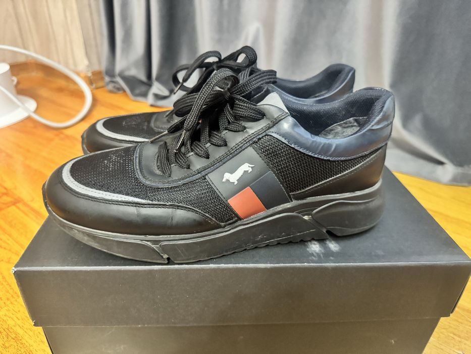 Продам кроссовки от бренде Harmont Blaine