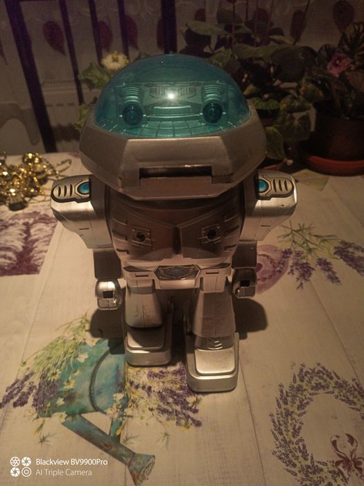 Jucarie robot cu baterii mare functional