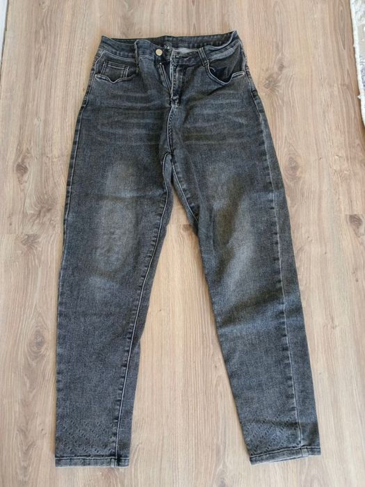 Продам женские джинсы