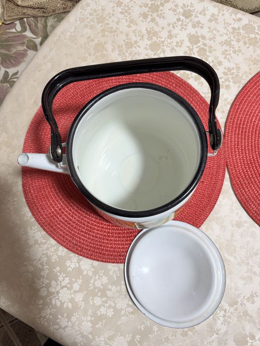 Продается эмалированный чайник