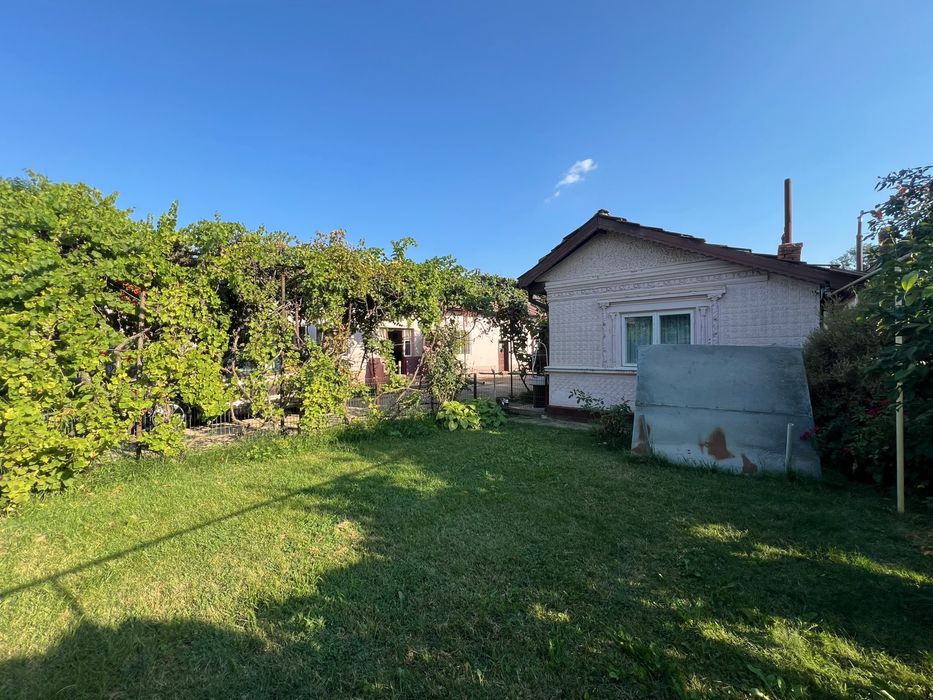 Vand casa Comuna Lunguletu Jud. Dambovita