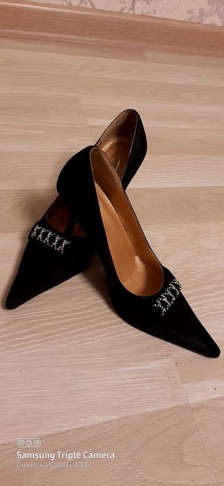 Продается женская обувь. В хорошем состоянии.