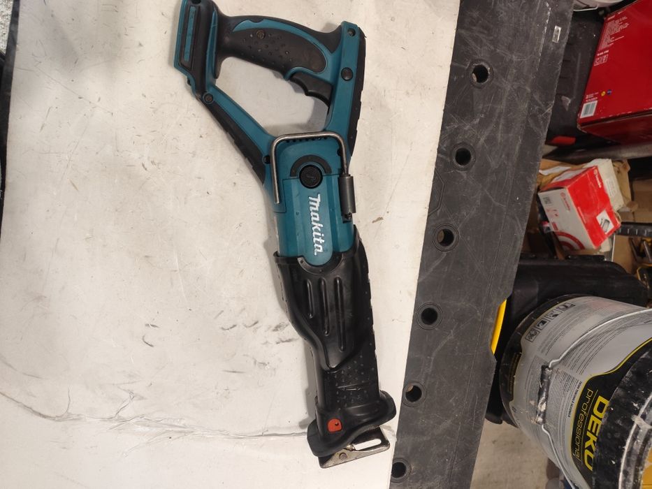 Акумулаторен саблен трион ножовка Макита Makita DJR181