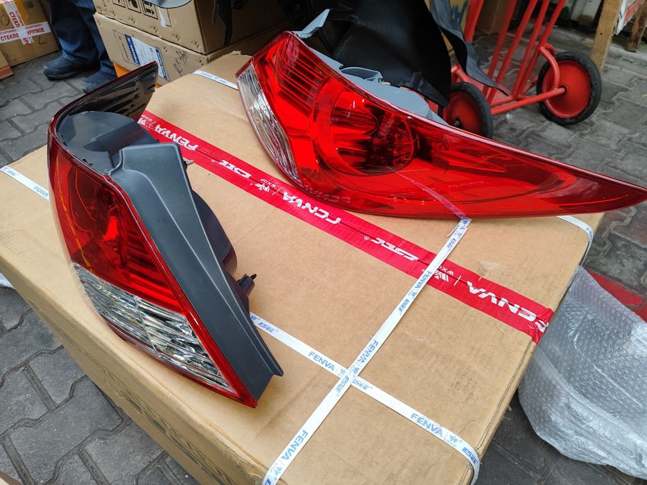 Акцент задний фонарь