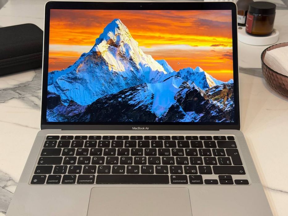 MacBook Air M1 (2020), цвет Silver.