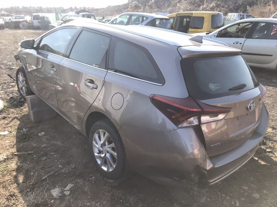 НА ЧАСТИ! Toyota Auris Hybrid Touring комби 1.8 VVTi 99 кс. АВТОМАТИК