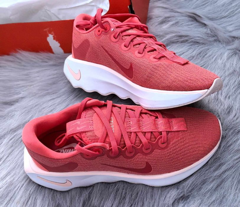 Nike  Motiva оригинални нови дамски сникърси  38.5 номер