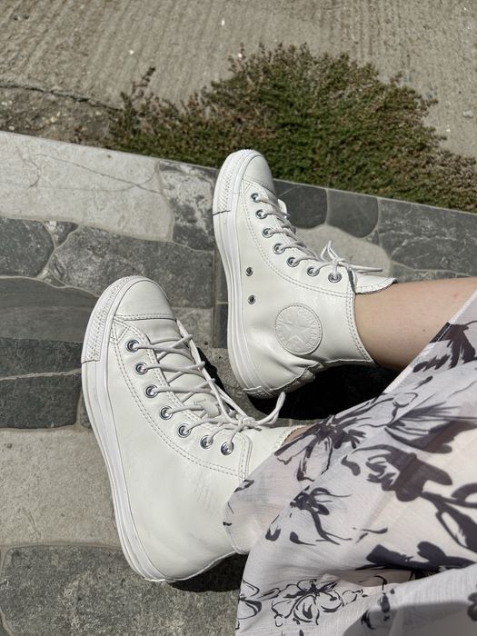 Converse alb de piele
