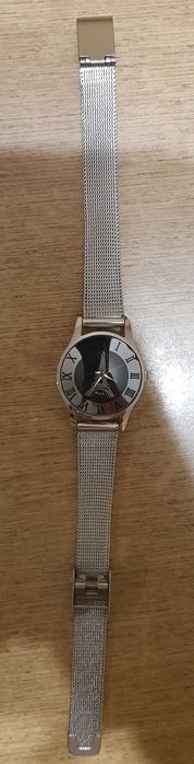 Дамски часовник с айфелова кула