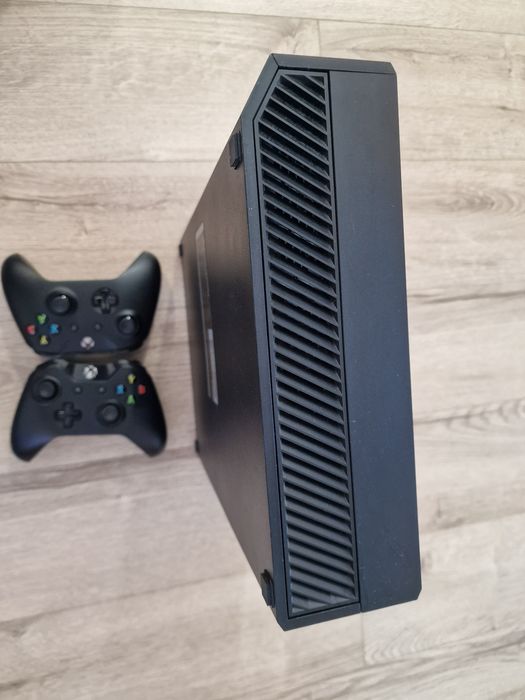 Pachet Consola Xbox One 500 GB, 1 kinect, 2 manete si 15 cd-uri cu jocuri