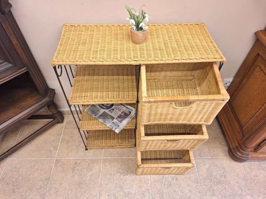 Етажерки и масичка от ратан