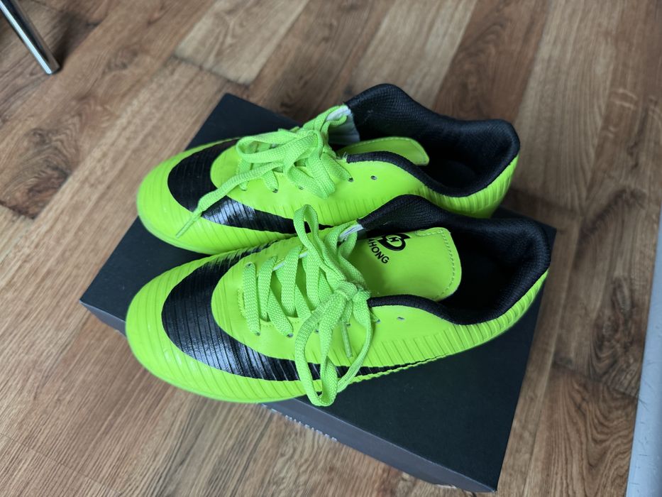 Фудболни обувки стоножки 36 номер