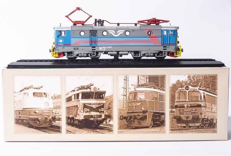 se vinde macheta locomotiva Rc3 1027 si BR 4/4