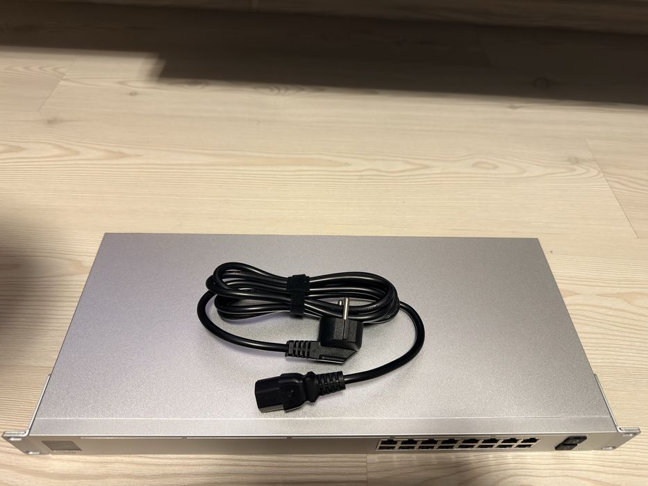 Switch Ubiquiti USW-16-PoE