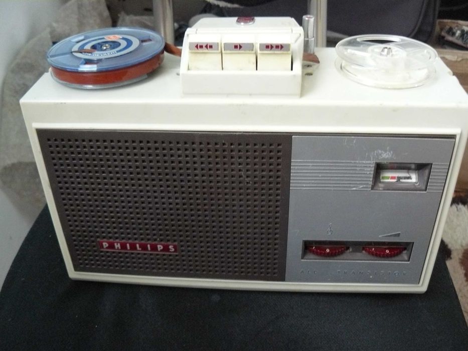Magnetofon Philips portabil defect mecanic