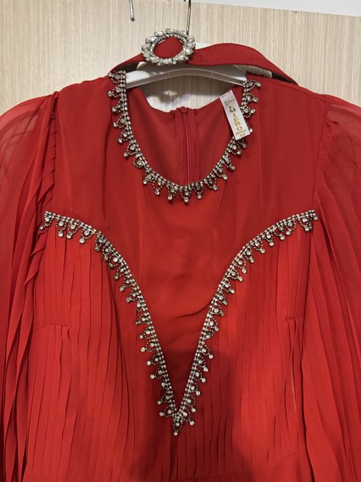 Платье продам срочно