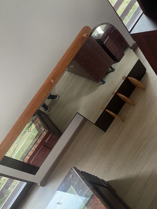 Dormitor lemn masiv si mobila de living