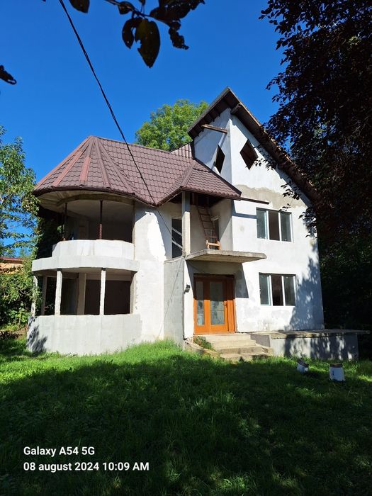 Casa parter + etaj la gri