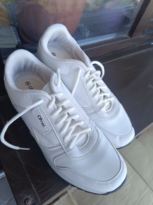 Кроссовки отличного качества