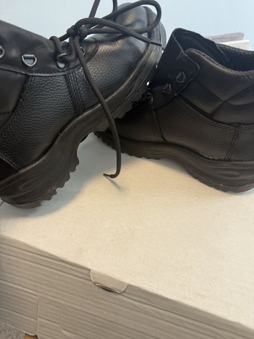 Продам летнию рабочую обувь