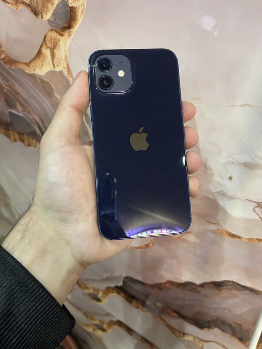 Продам телефон Айфон 12