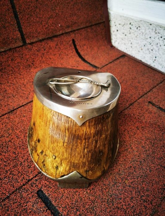 Vând decor masa gradina tip scrumiera din copita de armasar