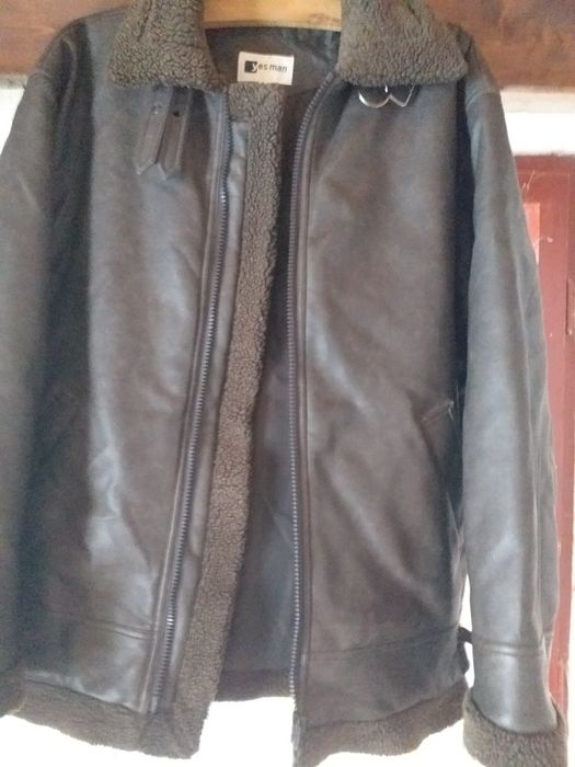 Vand geaca de blană foarte calduroasa