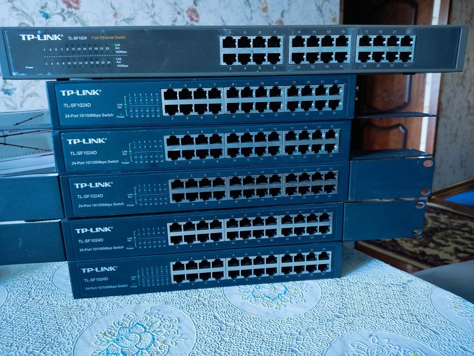 TP-LINK коммутаторы, 24 портов.