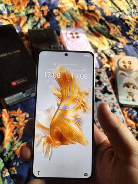 Huawei mate 50 
Pratsesor snebdregn 8+Gen1
Hotira 8+8/256
Oyinl