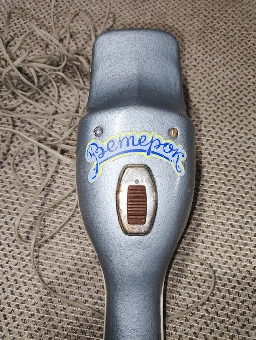 Пылесос щётка электрическая.