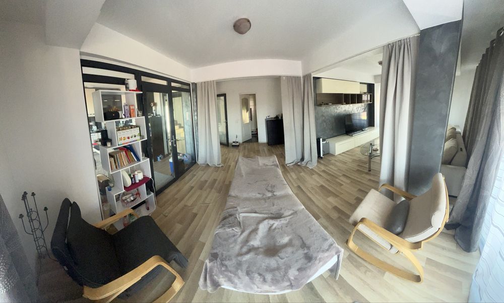 Casa cu spatiu comercial la parter