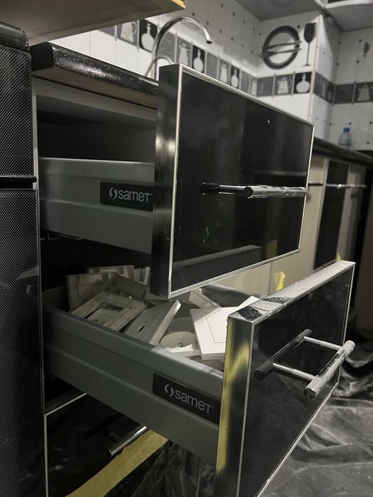 Кухонная мебель и техники  Kuxonniy mebel va texnikalar sotiladi