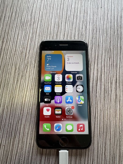 Apple Iphone 7  98% battery