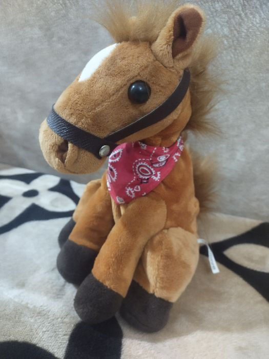 Лошадка игрушка  интерактивная.