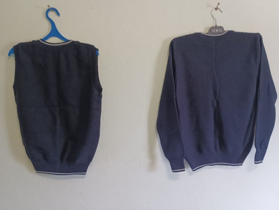 Кофта и безрукавка, школьная форма.