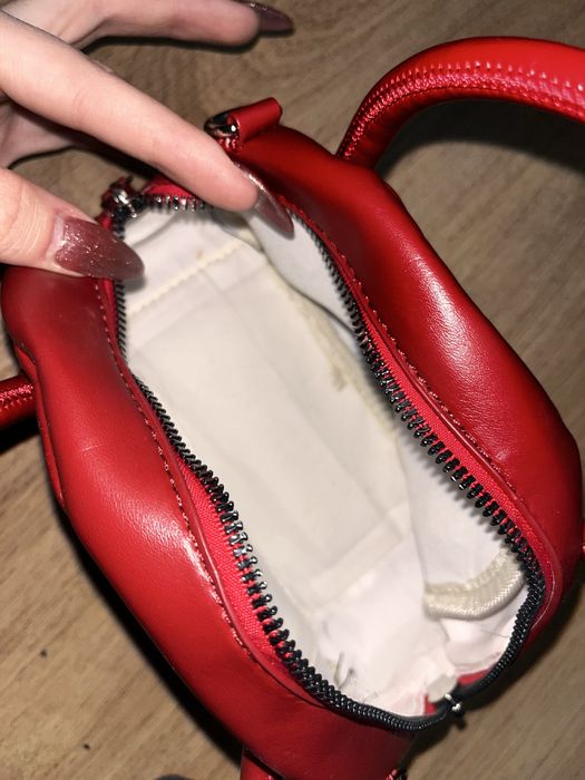 Красная сумочка небольшая