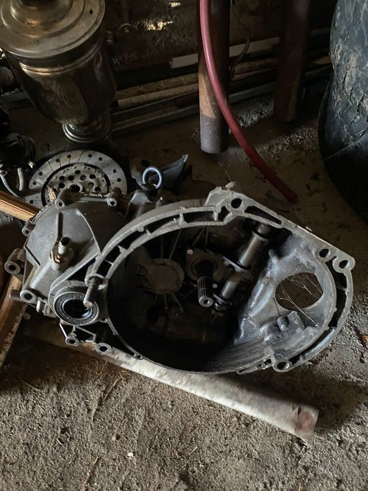 Продается мкпп и двигатель на приору 1 поколения